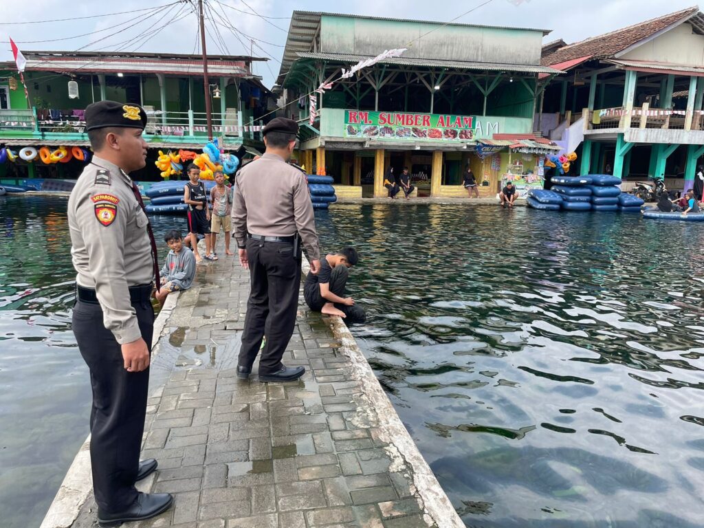 Ciptakan Kondusifitas Akhir Pekan, Sat Pamobvit Polres Pandeglang Patroli Tempat Wisata 6 WhatsApp Image 2023 08 26 at 13.14.08