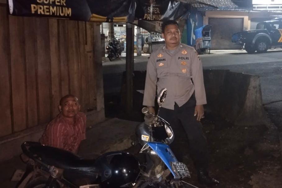 Antisipasi Gangguan Kamtibmas Malam Hari Polsek Saketi Gelar Patroli 6 WhatsApp Image 2023 08 27 at 21.35.45