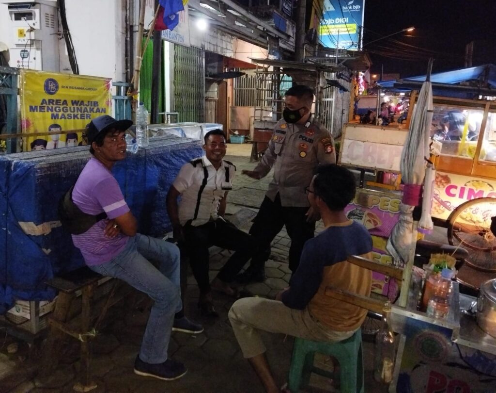 Patroli Malam di Wilayah Hukum Polsek Labuan untuk Menjaga Kamtibmas 6 WhatsApp Image 2023 10 04 at 03.42.44