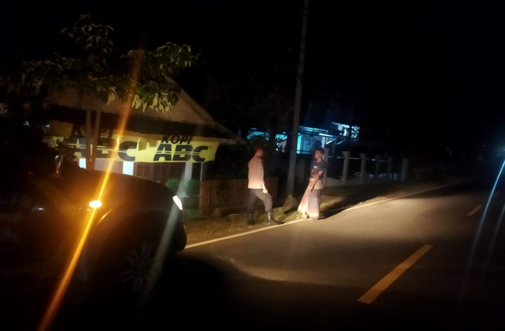 Polsek Bojong Melaksanakan Patroli Malam untuk Ciptakan Kamtibmas yang Aman dan Nyaman 4 WhatsApp Image 2023 10 06 at 09.11.21