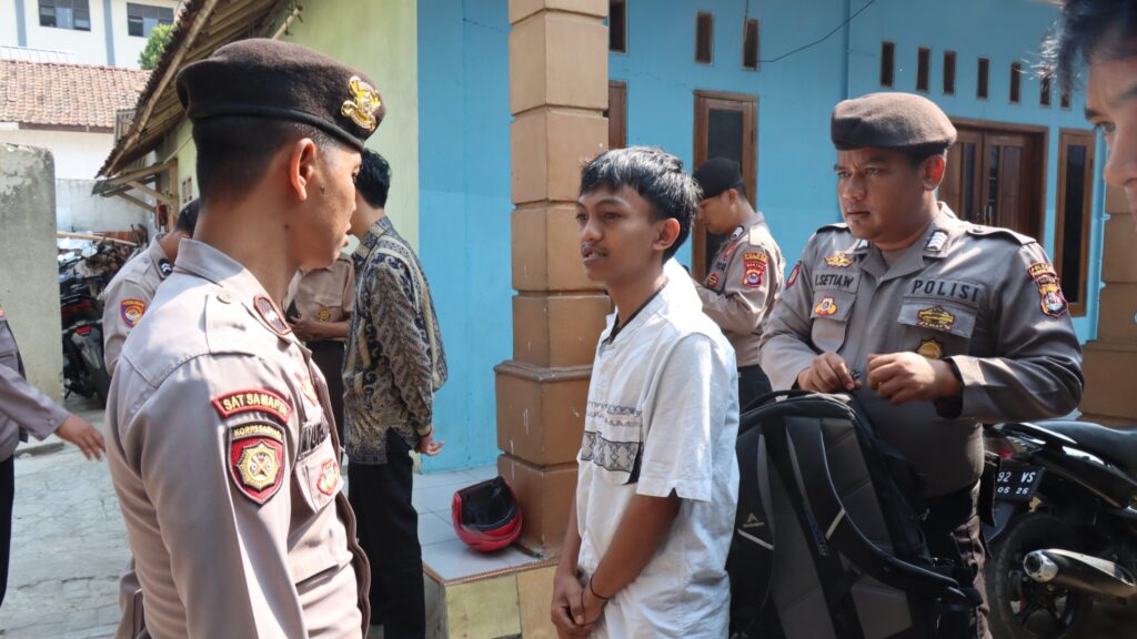 Polres Pandeglang Gelar Operasi Bina Kusuma Maung II 2023 untuk Cegah Kenakalan Remaja di Kalangan Pelajar 1 WhatsApp Image 2023 10 06 at 11.07.33