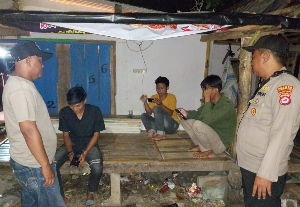 Polsek Sumur Melakukan Patroli Malam untuk Memelihara Kamtibmas di Wilayah Hukumnya 7 WhatsApp Image 2023 10 11 at 13.55.02