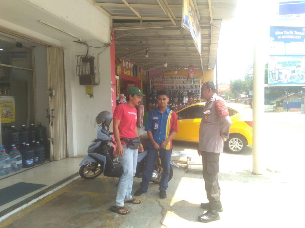 Polsek Menes Berikan Edukasi Kamtibmas Kepada Pegawai Waralaba 2 WhatsApp Image 2023 10 12 at 14.30.09