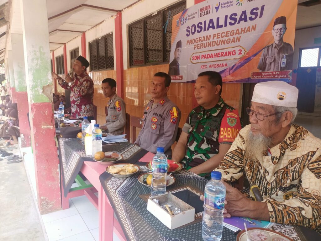 Kapolsek Angsana Berikan Sosialisasi Pencegahan Bullying (Perundungan) di Sekolah 10 WhatsApp Image 2023 10 12 at 19.06.57