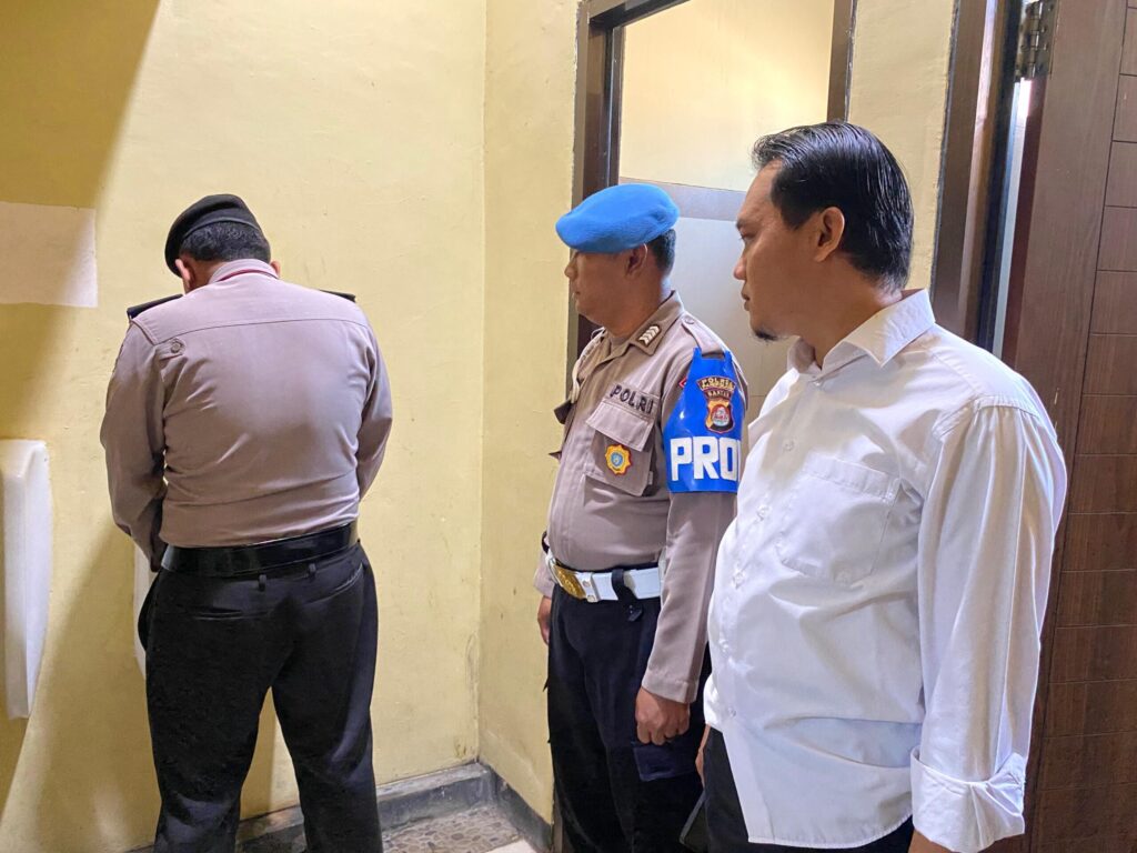 Polres Pandeglang Melaksanakan Pemeriksaan Gaktiplin dan Tes Urine 8 WhatsApp Image 2023 10 16 at 10.06.49 scaled