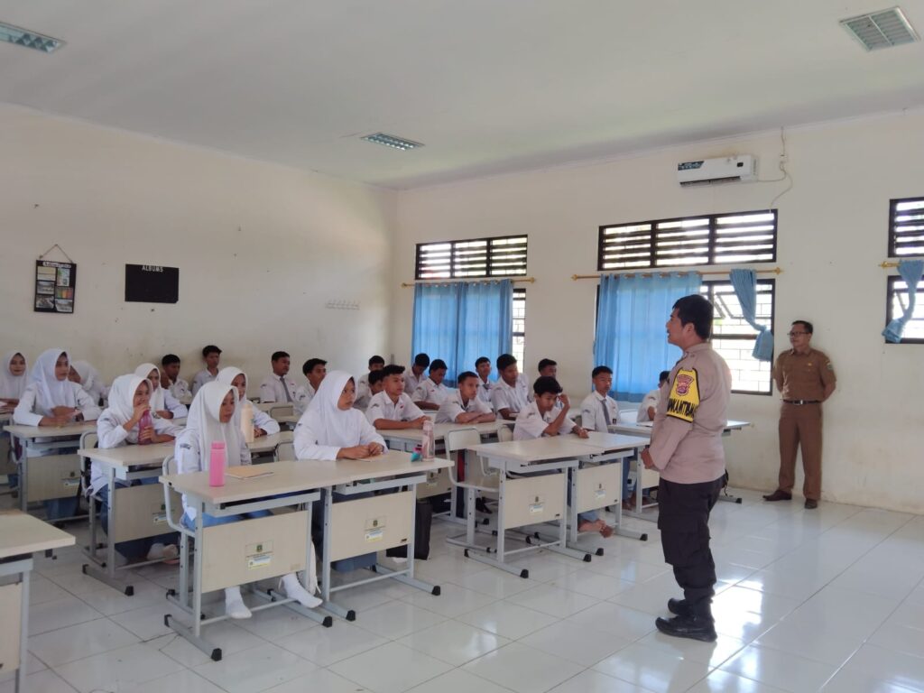 Polsek Cikedal Berperan Aktif dalam Pencegahan Bullying di Lingkungan Sekolah 5 WhatsApp Image 2023 10 17 at 14.25.46