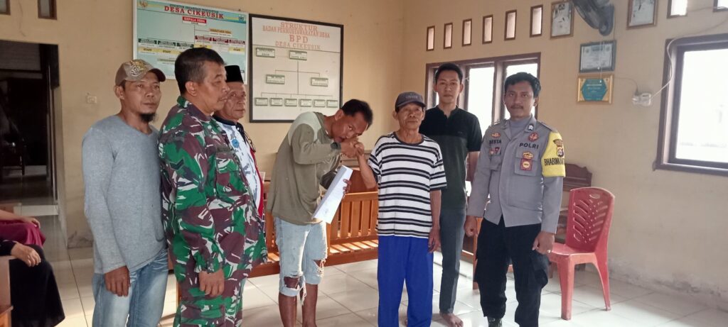 Bhabinkamtibmas Polsek Cikeusik Berikan Mediasi dan Selesaikan Konflik Antar Warga 7 WhatsApp Image 2023 10 18 at 10.26.12 scaled