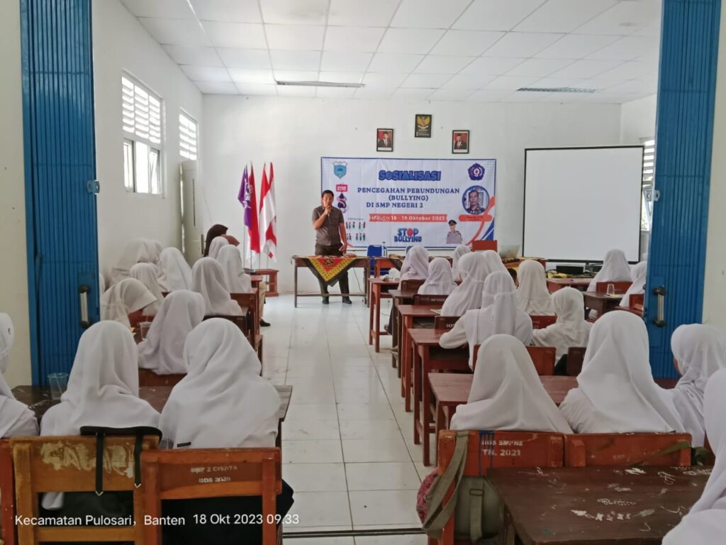 Polsek Pulosari Sosialisasi Pencegahan Perundungan di SMPN 2 Pulosari 1 WhatsApp Image 2023 10 18 at 19.44.55