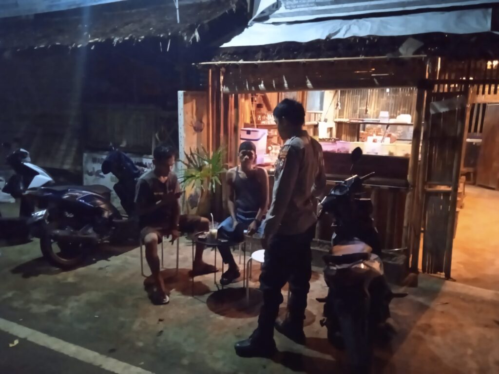 Patroli Malam Hari Polsek Jiput: Meningkatkan Keamanan dan Ketertiban Masyarakat 4 WhatsApp Image 2023 10 22 at 11.00.53