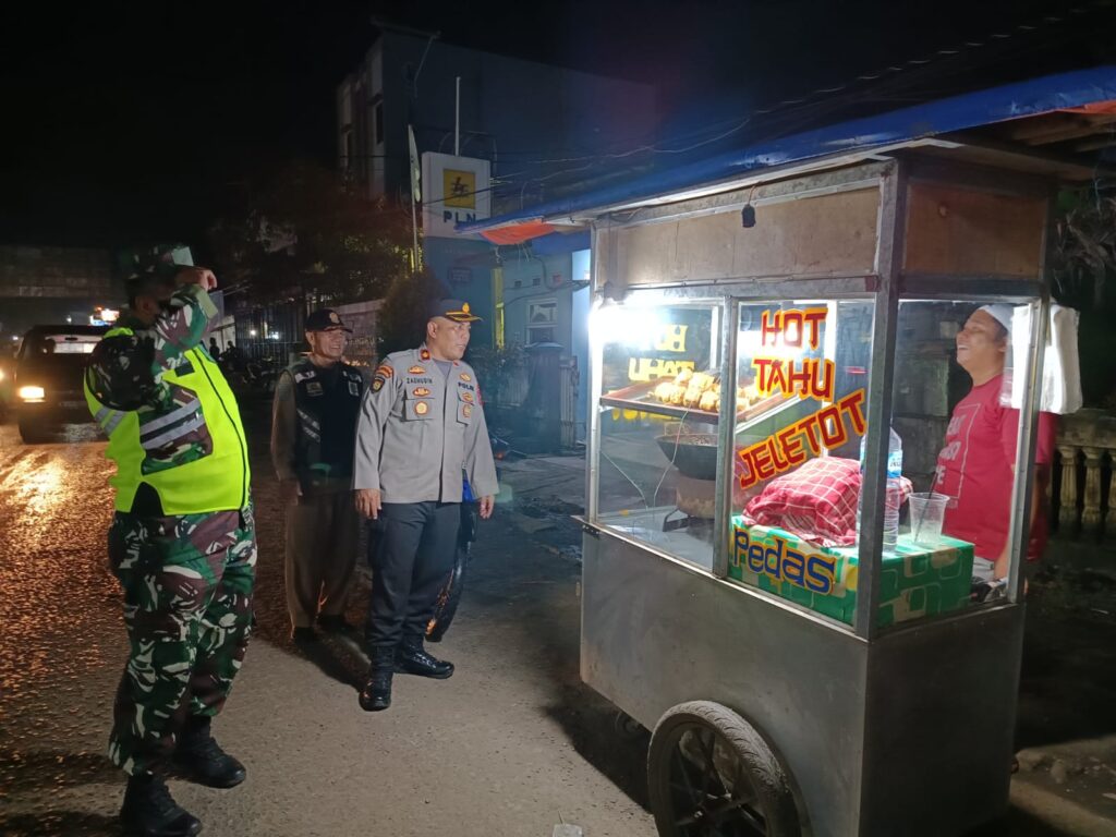 Patroli Malam Polsek Labuan Guna Menjaga Kamtibmas dan Masyarakat Merasa Aman 5 WhatsApp Image 2023 10 22 at 11.02.52