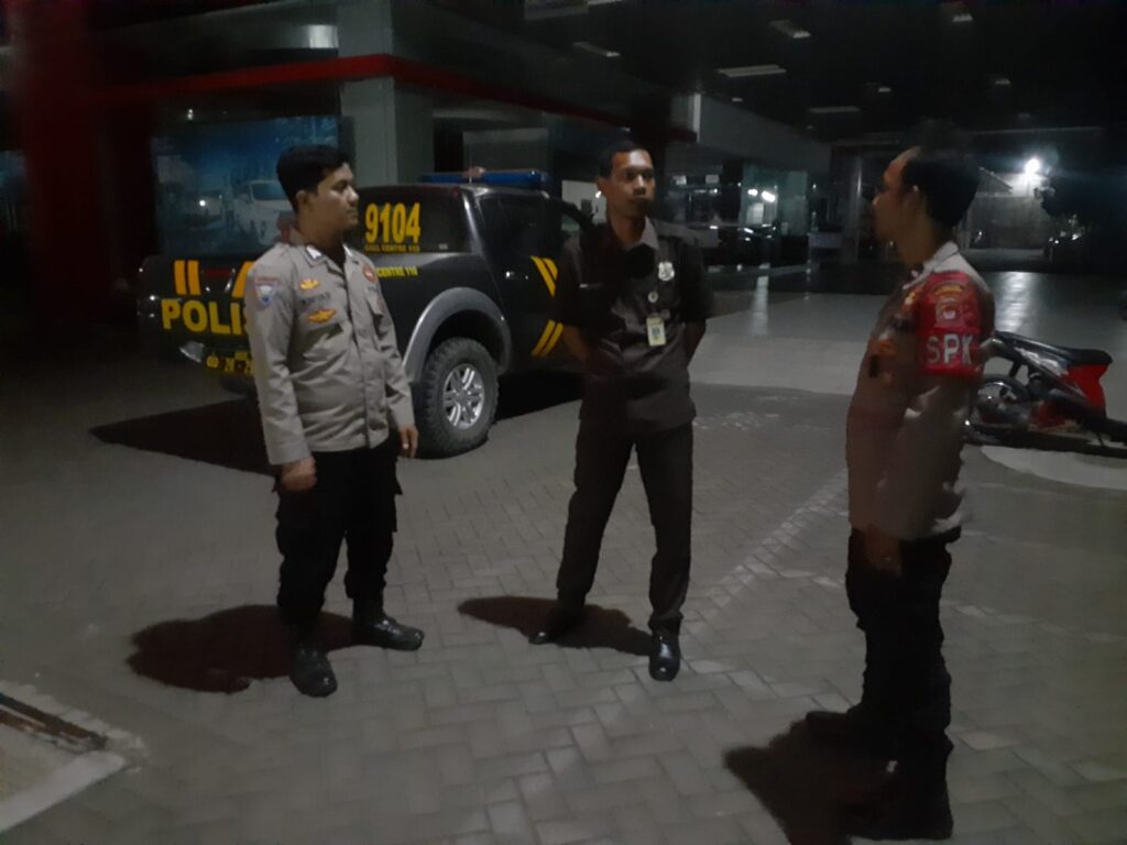 Polsek Banjar Gelar Patroli Malam Cegah Gangguan Kamtibmas dan Kriminalitas 8 WhatsApp Image 2023 10 22 at 11.12.27