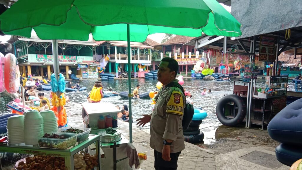 Polsek Cimanuk Gelar Pengamanan di Tempat Wisata Cikoromoy 6 WhatsApp Image 2023 10 23 at 15.11.55