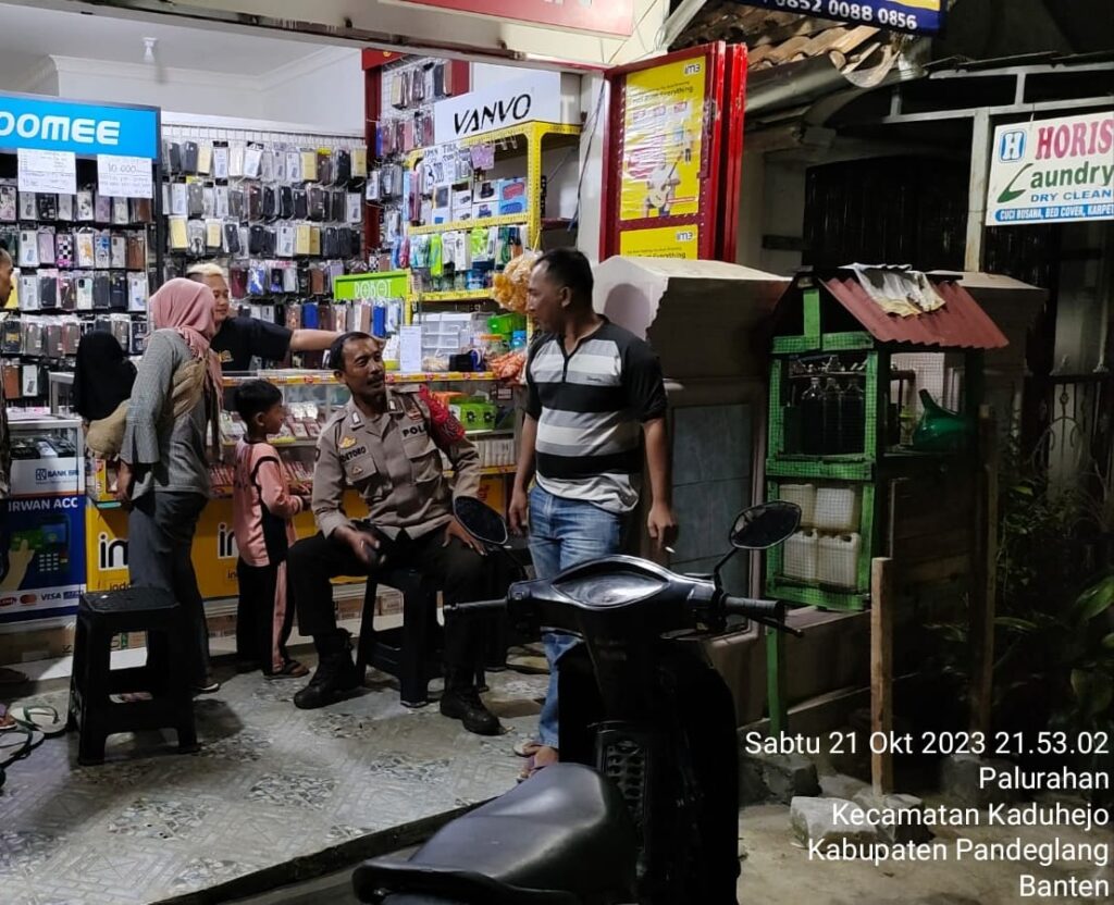 Polsek Banjar Melaksanakan Patroli Malam Presisi untuk Pencegahan Gangguan Kamtibmas dan Kriminalitas 8 WhatsApp Image 2023 10 23 at 15.20.40