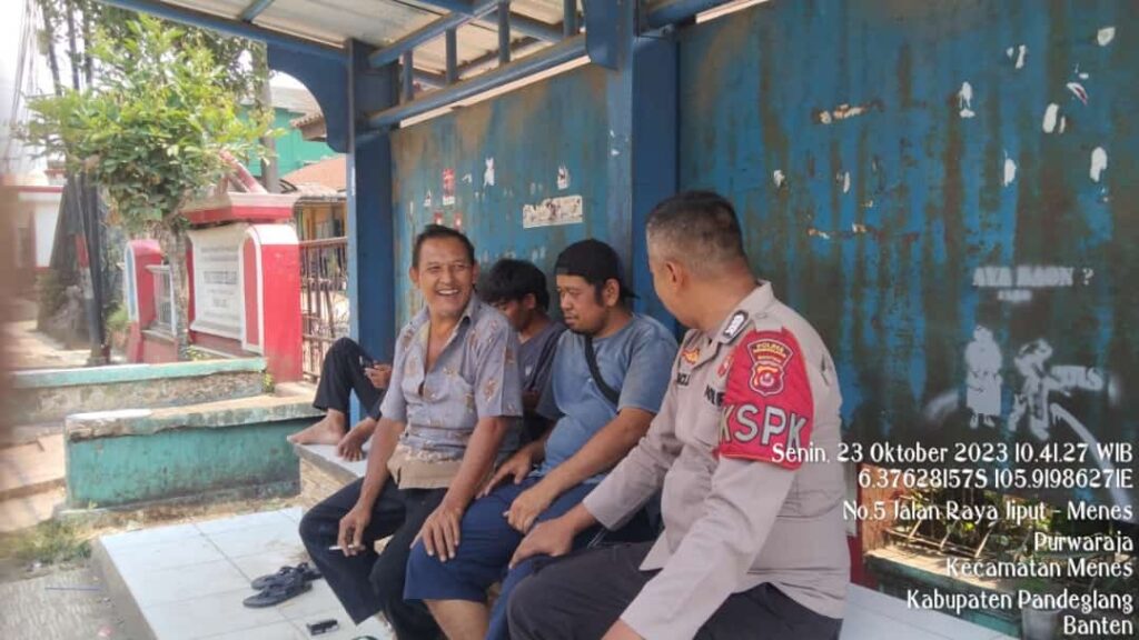 Polsek Menes Melaksanakan Kegiatan Patroli Dialogis dalam Rangka KRYD 3 WhatsApp Image 2023 10 23 at 20.43.47