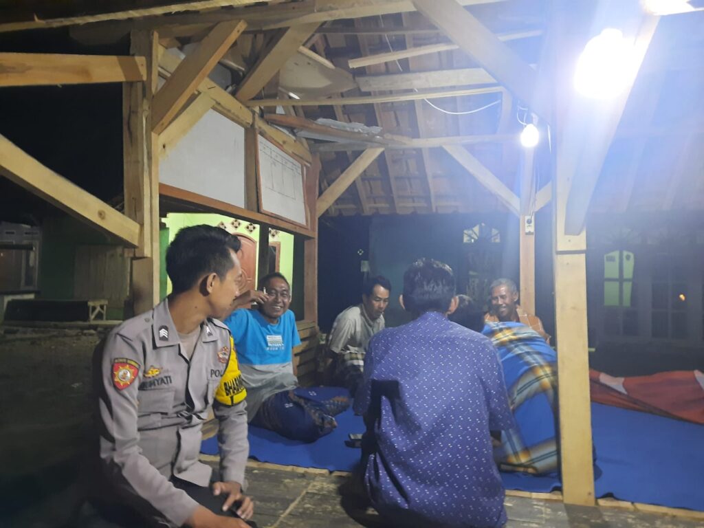 Polsek Cigeulis Tingkatkan Kegiatan Patroli Dialogis dan Sambang dalam Upaya Ciptakan Kamtibmas yang Aman 5 WhatsApp Image 2023 10 26 at 09.09.20