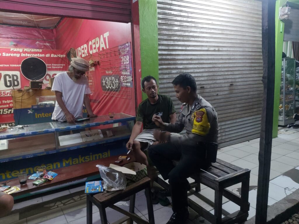 Patroli Malam oleh Polsek Labuan Polres Pandeglang untuk Ciptakan Keamanan dan Ketertiban 9 WhatsApp Image 2023 10 26 at 09.31.08
