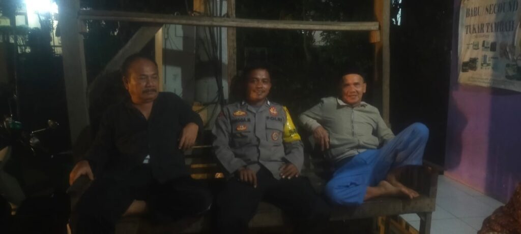 Polsek Saketi Melaksanakan Patroli Malam untuk Memelihara Kamtibmas di Wilayah Hukum 3 WhatsApp Image 2023 10 26 at 19.02.24