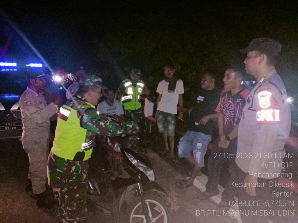 Polsek Cikeusik Melaksanakan Patroli Gabungan Sinergitas untuk Menciptakan Lingkungan Aman dan Kondusif 1 WhatsApp Image 2023 10 28 at 15.55.33