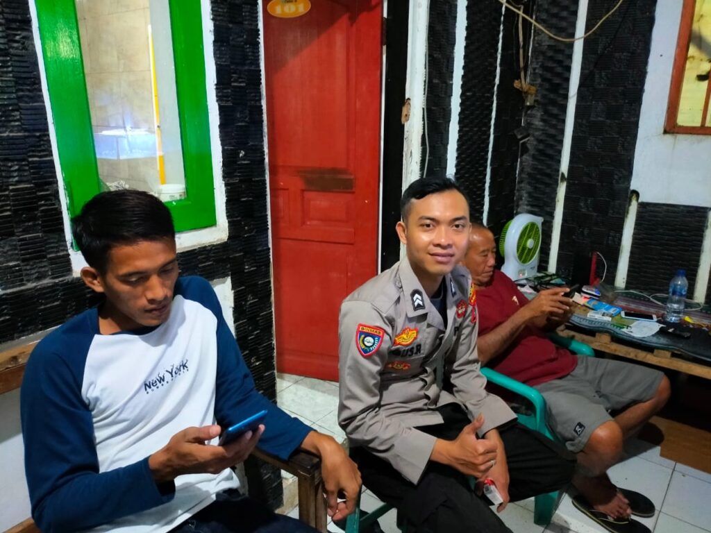 Anggota Polsek Panimbang Melaksanakan Kegiatan Rutin KRYD untuk Meningkatkan Komunikasi dan Kesadaran Kamtibmas 3 WhatsApp Image 2023 10 28 at 16.06.13