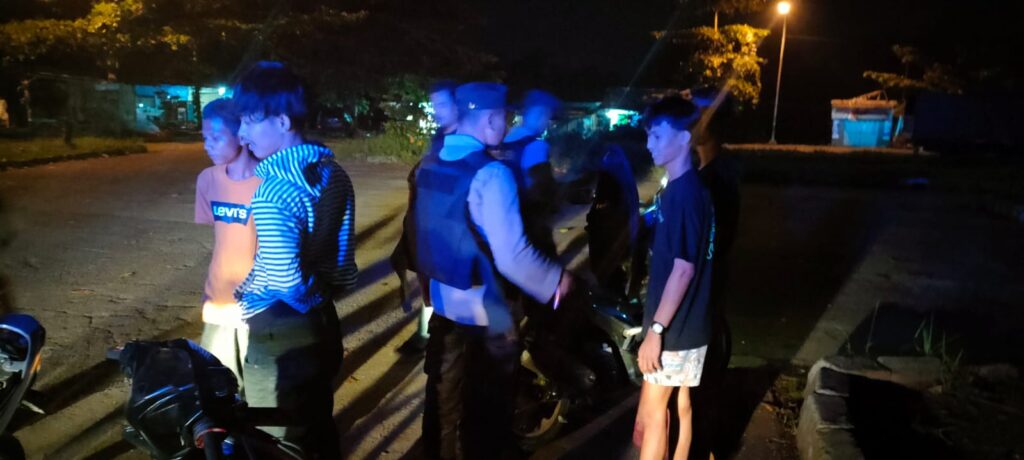 Polsek Pandeglang Melakukan Patroli Rutin untuk Mencegah Tindak Kriminalitas dan Meningkatkan Kesadaran Kamtibmas 4 WhatsApp Image 2023 10 28 at 16.08.28