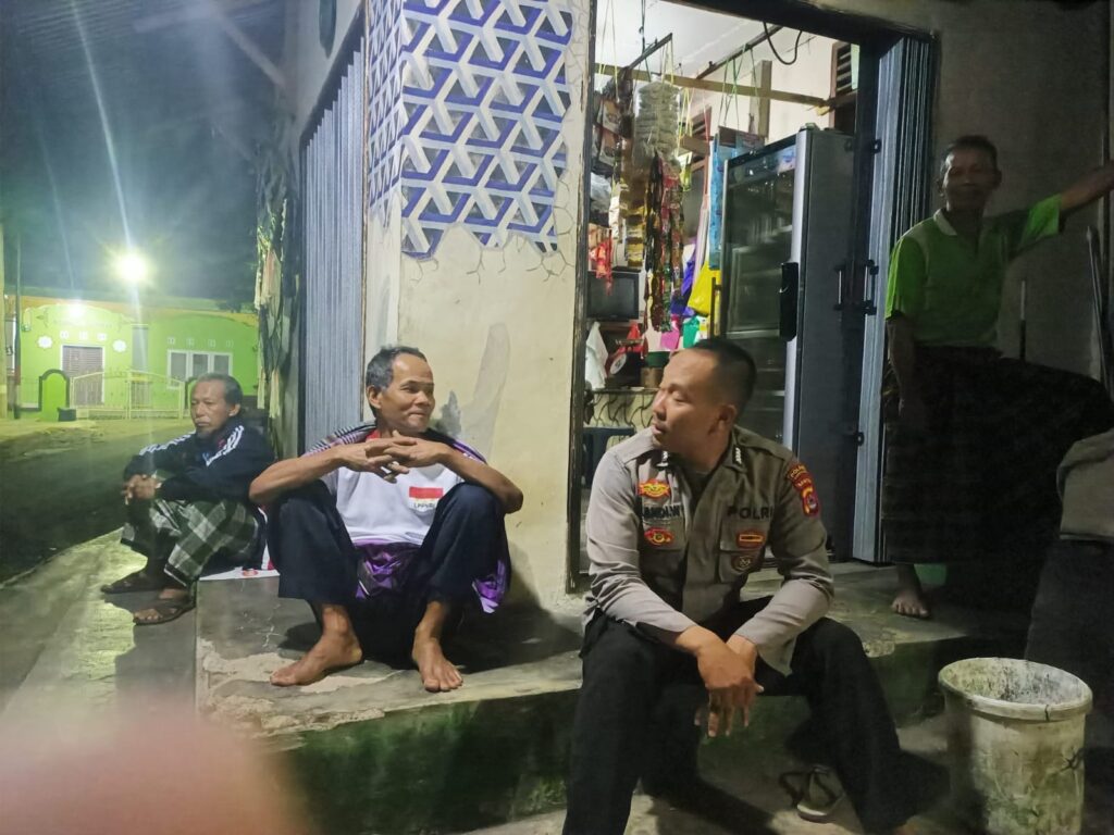 Polsek Pulosari Terus Berupaya Mengamankan Desa Binaan Melalui Sambang Warga 10 WhatsApp Image 2023 10 29 at 07.05.39