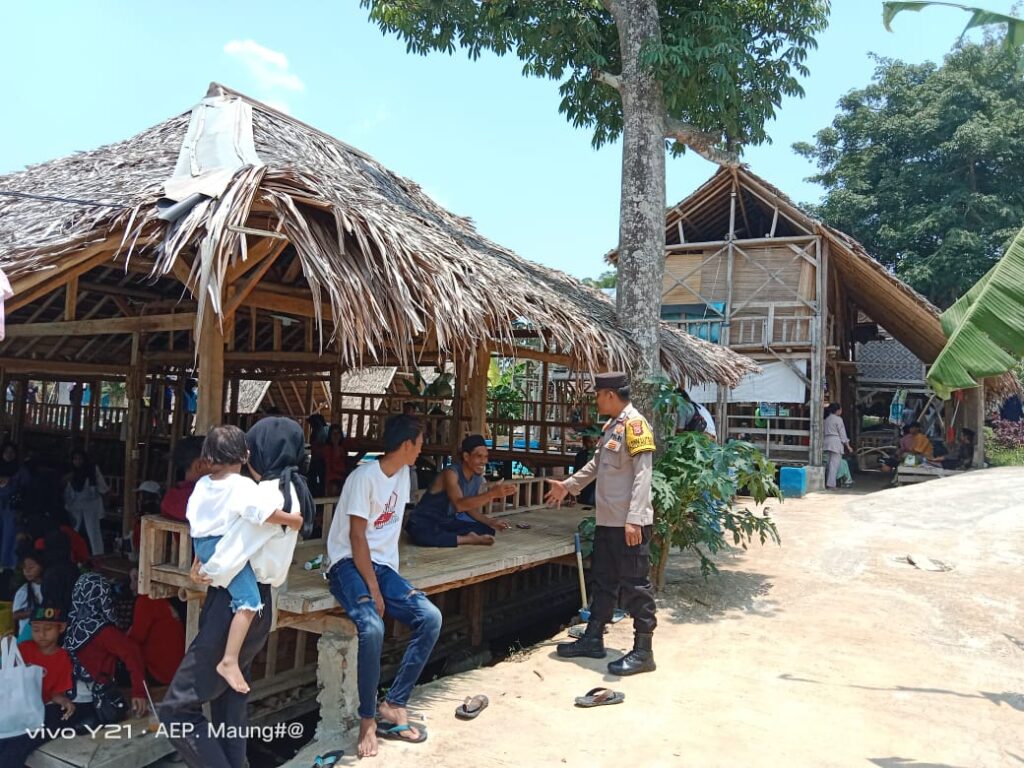 Polsek Cikedal Lakukan Patroli Pengamanan di Tempat Wisata Saung Bu Ende 9 WhatsApp Image 2023 10 29 at 17.25.46