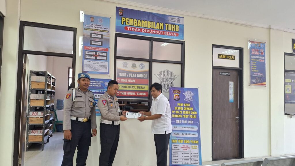 Sipropam Polres Pandeglang Lakukan Pengamanan Kantor Samsat 4 WhatsApp Image 2023 10 30 at 10.09.32