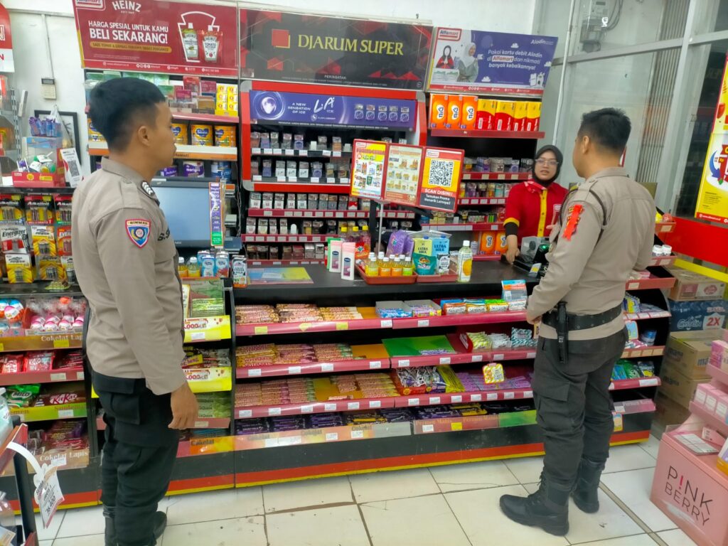 Polsek Mandalawangi Lakukan Patroli Malam Antisipasi Kriminalitas 7 WhatsApp Image 2023 10 31 at 11.14.03