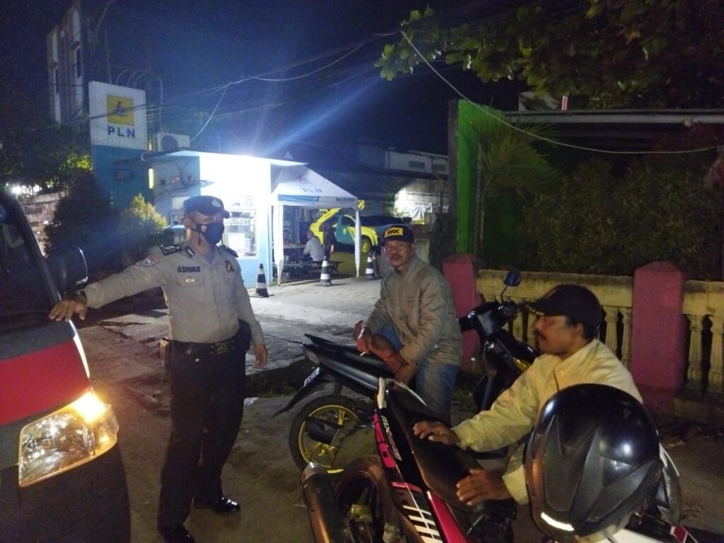 Patroli Malam Polsek Labuan: Meningkatkan Keamanan dan Ketertiban Masyarakat 6 WhatsApp Image 2023 10 31 at 20.44.24