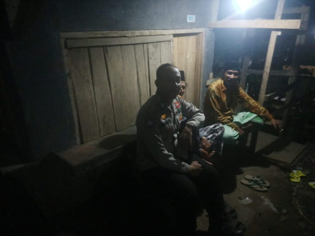 Polsek Pulosari Melaksanakan Patroli C3 Untuk Mewujudkan Lingkungan Aman dan Kondusif 1 WhatsApp Image 2023 11 01 at 09.24.02