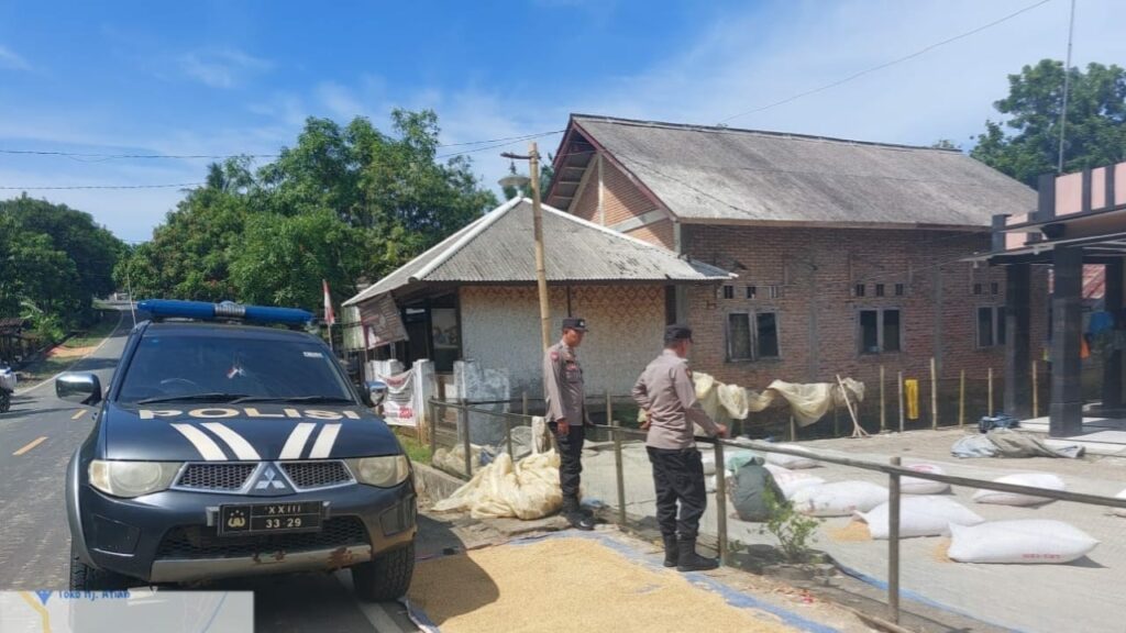 Polsek Cikeusik Giat Patroli KRYD untuk Meningkatkan Keamanan Wilayah 2 WhatsApp Image 2023 11 01 at 09.29.16