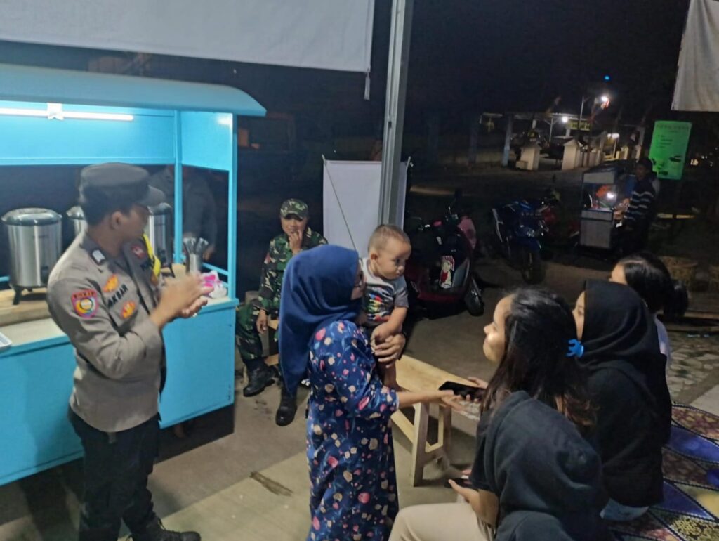 Polsek Bojong: Patroli Malam untuk Meningkatkan Keamanan dan Ketertiban Masyarakat 5 WhatsApp Image 2023 11 03 at 09.21.35