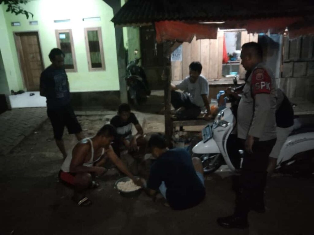 Patroli Polsek Menes untuk Mengantisipasi Aksi Balapan Liar di Jalan Raya Saketi - Labuan 6 WhatsApp Image 2023 11 03 at 09.40.07