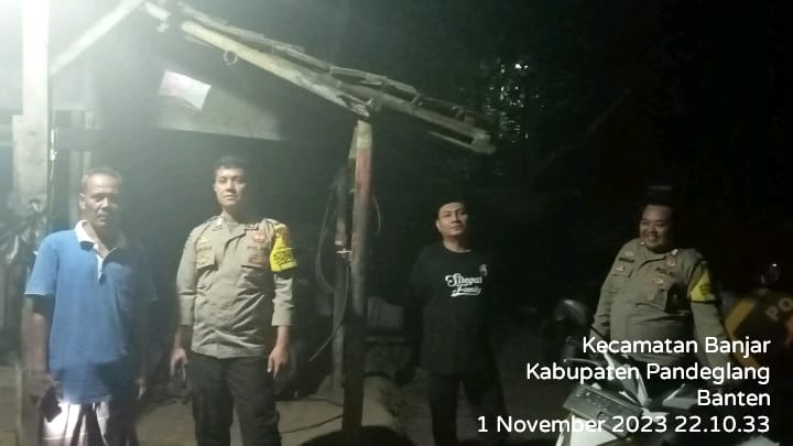 Polsek Banjar Gelar Patroli Malam untuk Pencegahan Gangguan Kamtibmas 7 WhatsApp Image 2023 11 03 at 09.42.11