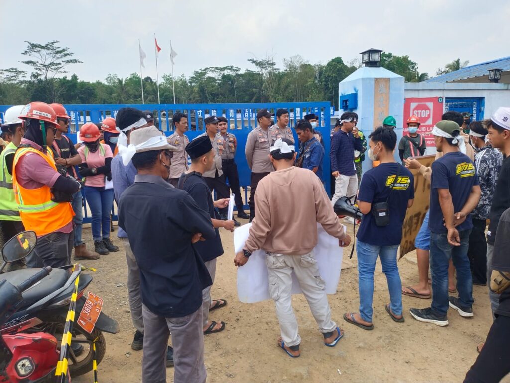 Pengamanan Aksi Unjuk Rasa di Wilayah Polsek Bojong 8 WhatsApp Image 2023 11 03 at 09.44.28