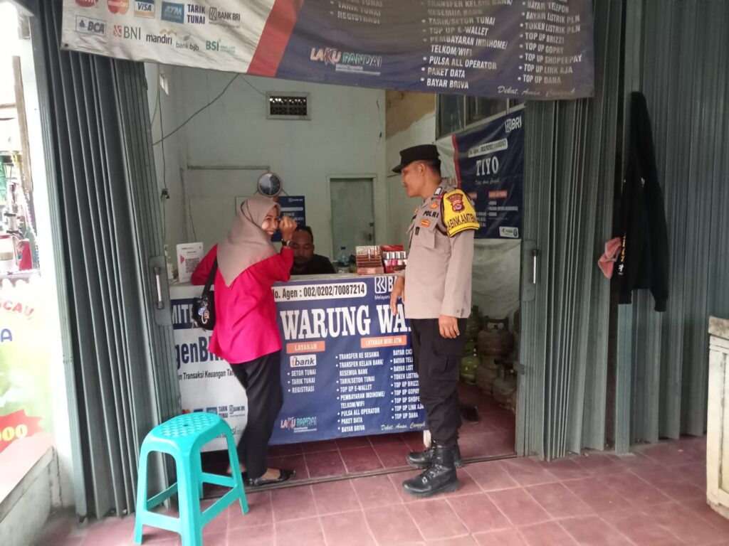 Bhabinkamtibmas Polsek Cikedal Sambangi Agen Brilink di Desa Dahu 8 WhatsApp Image 2023 11 07 at 19.06.46