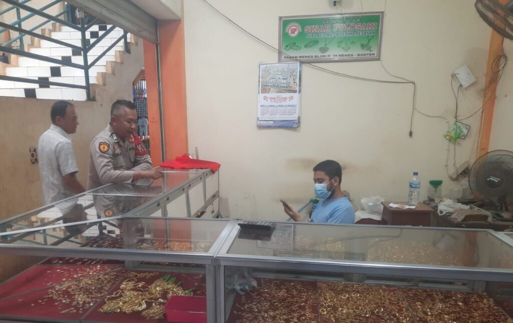 Cegah Pencurian, Polsek Menes Lakukan Patroli Dialogis Ke Toko Mas 10 WhatsApp Image 2023 11 08 at 17.15.22