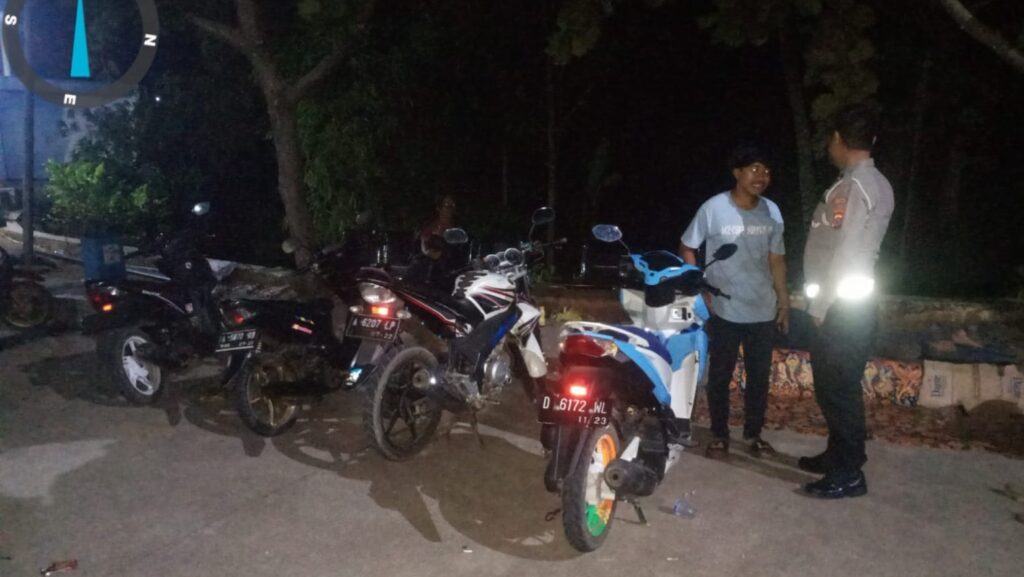 Polsek Menes Tingkatkan Patroli Malam untuk Ciptakan Keamanan dan Kondusifitas 7 WhatsApp Image 2023 11 11 at 10.39.08