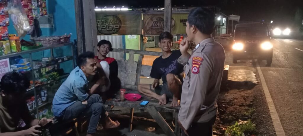 Patroli Malam Polsek Saketi Tingkatkan Keamanan dan Antisipasi Kenakalan Remaja 8 WhatsApp Image 2023 11 11 at 13.59.15