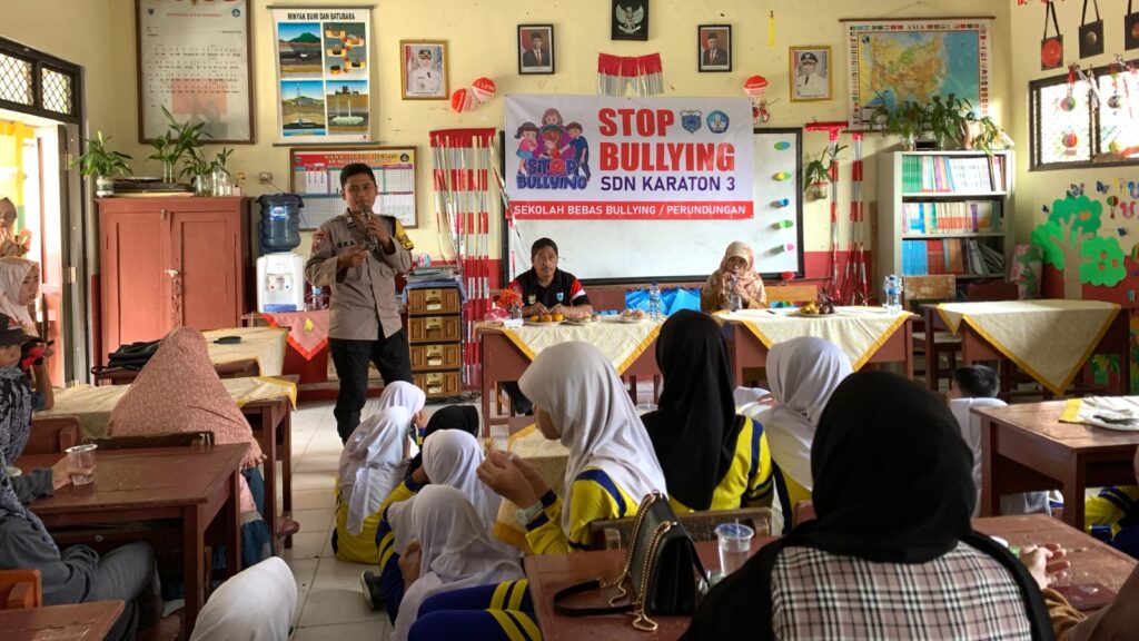 Bhabinkamtibmas Polsek Pandeglang Sosialisasi Pencegahan Bullying/Perundungan di SDN Karaton 3 6 WhatsApp Image 2023 11 14 at 19.11.12