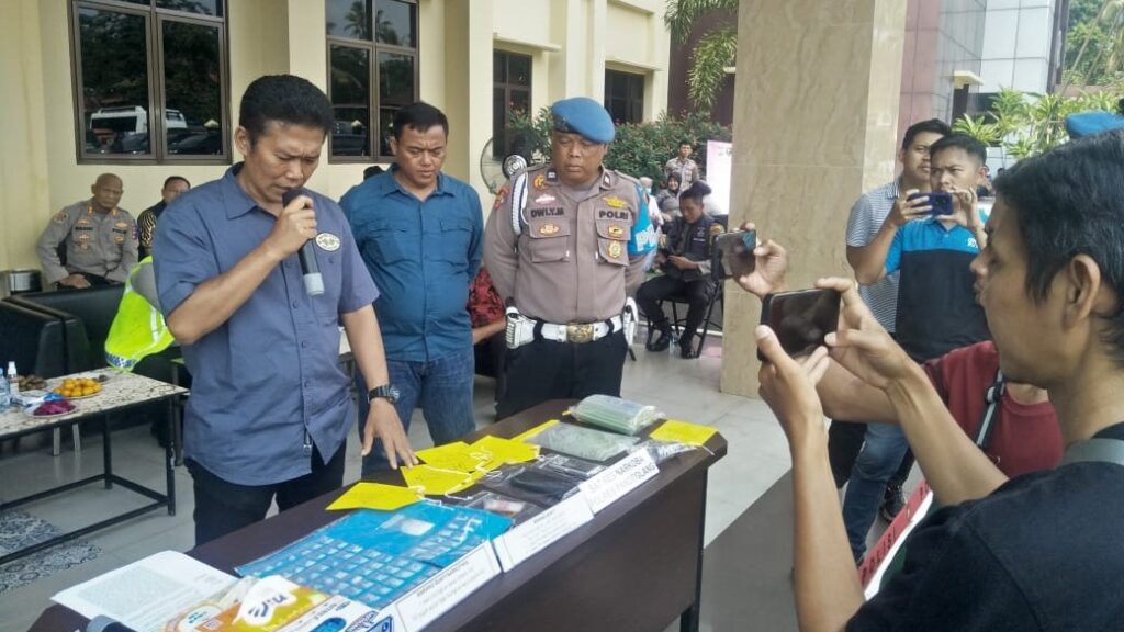 Satresnarkoba Polres Pandeglang Berhasil Meringkus Tersangka Penyalahgunaan Sabu-sabu 2 WhatsApp Image 2023 11 17 at 13.23.31