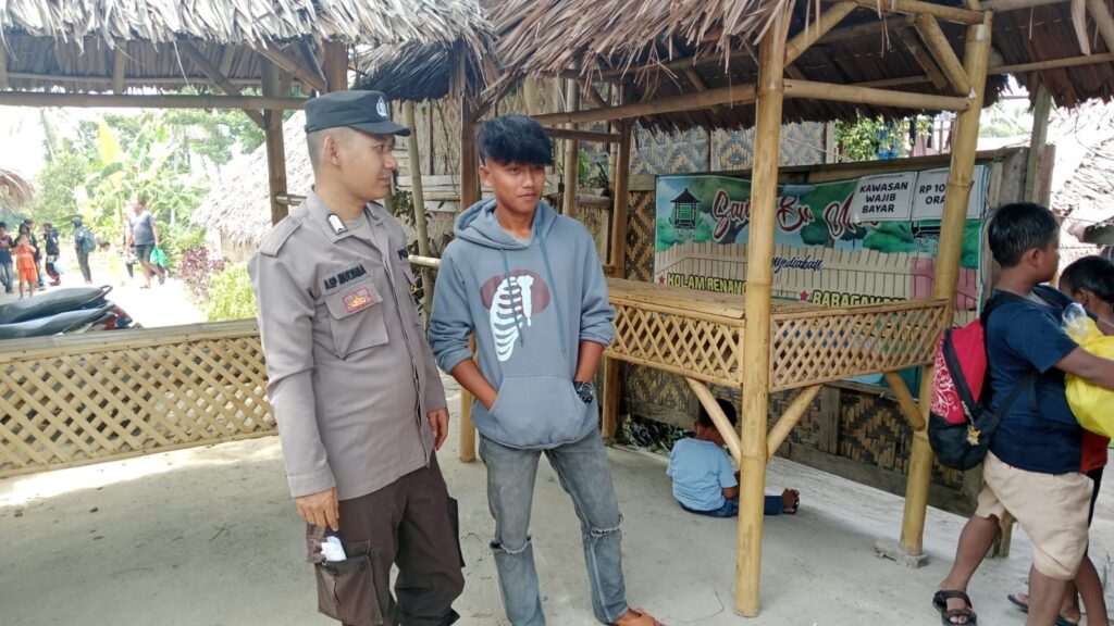 Polsek Cikedal Ciptakan Situasi Kamtibmas Aman dan Nyaman di Wisata Kolam Renang Saung Bu'nde 2 WhatsApp Image 2023 12 23 at 18.10.32