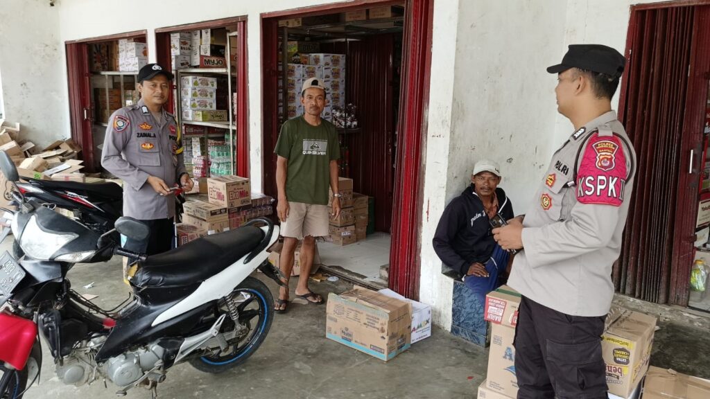 Patroli Siang Hari, Upaya Polsek Cikeusik Ciptakan Kamtibmas Aman dan Kondusif 2 WhatsApp Image 2023 12 26 at 14.26.39