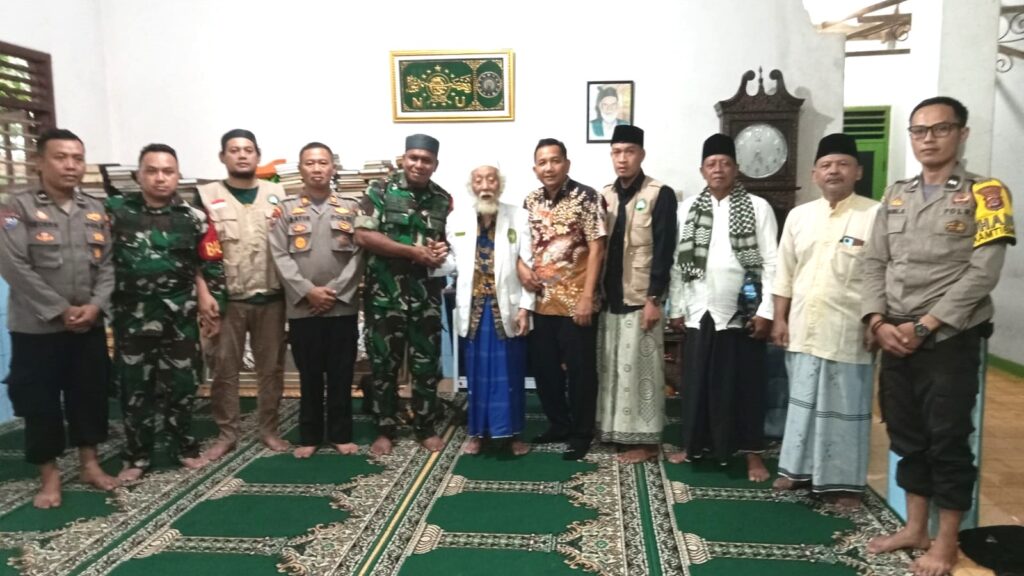Kasat Binmas Polres Pandeglang Sambangi Abuya Muhtadi Bentuk Sekolah Khusus Bina Remaja 4 WhatsApp Image 2023 12 29 at 08.53.16