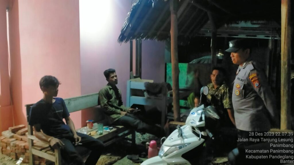 Polsek Panimbang Gelar Patroli Malam dan Sambang Dialogis Untuk Ciptakan Kamtibmas yang Aman 2 WhatsApp Image 2023 12 29 at 15.13.52
