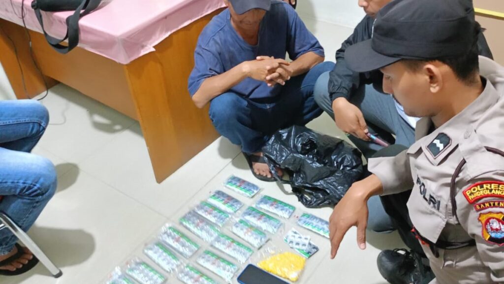 Polsek Jiput Mengungkap Peredaran Ribuan Obat Tanpa Izin Edar 1 WhatsApp Image 2023 12 29 at 15.17.47