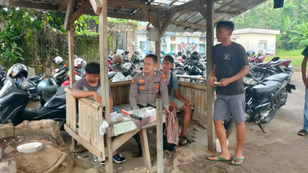 Polsek Carita Tingkatkan Patroli Siang untuk Ciptakan Kondusifitas Kamtibmas 4 WhatsApp Image 2023 12 29 at 15.21.23