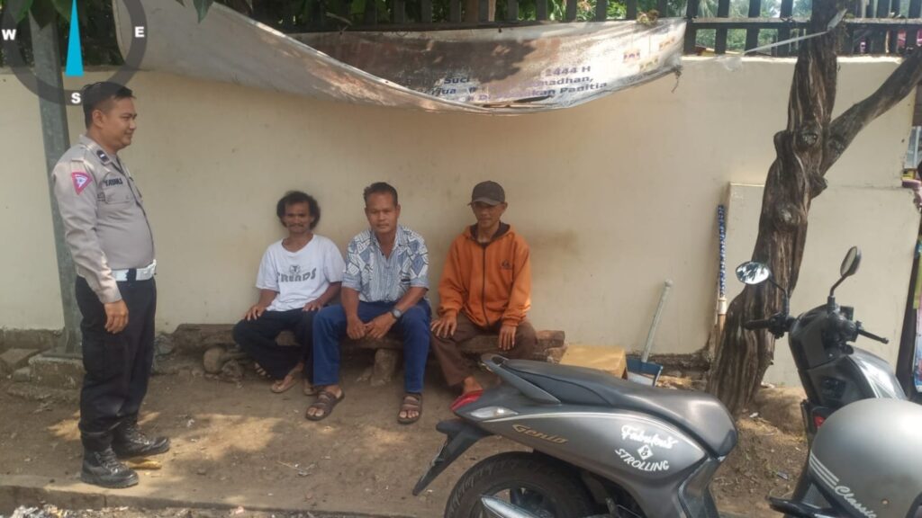 Polsek Menes Gandeng Tukang Ojek Sebagai Pelopor Keselamatan Berlalu Lintas 2 WhatsApp Image 2023 12 30 at 18.02.03
