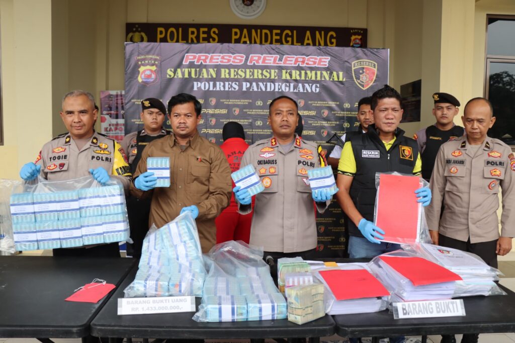Polres Pandeglang Berhasil Bongkar Kasus Korupsi di Bank BJB Labuan 6 WhatsApp Image 2024 05 14 at 14.05.44