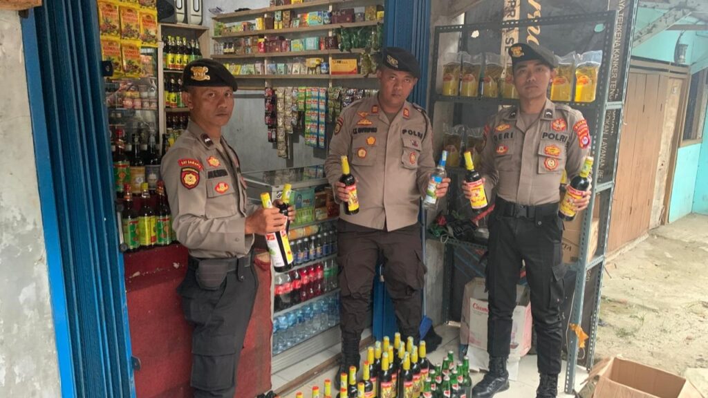 Satuan Samapta Polres Pandeglang Gelar Razia Miras untuk Cipta Kondisi Aman Jelang Pilkada 5 WhatsApp Image 2024 05 16 at 20.02.57